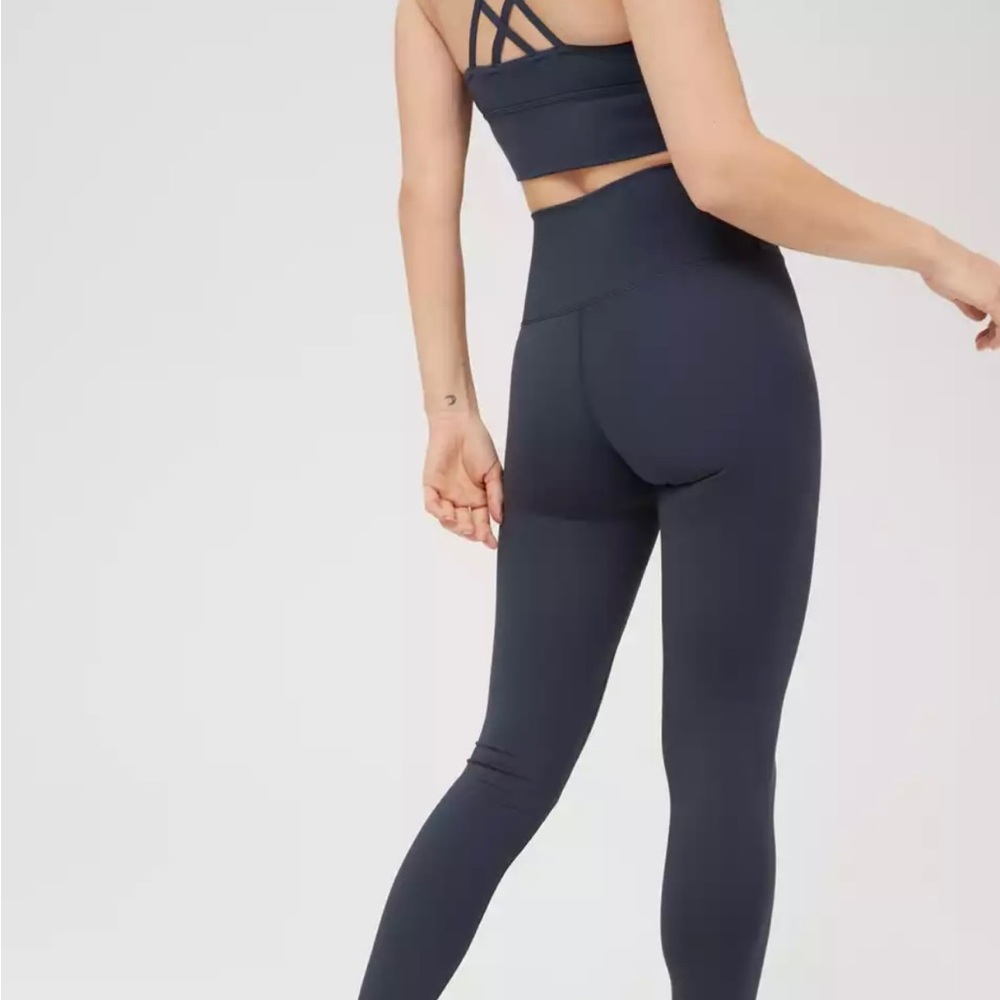 Black & Steel Blue OFFLINE By Aerie Goals High Waisted Legging
7/8 Length